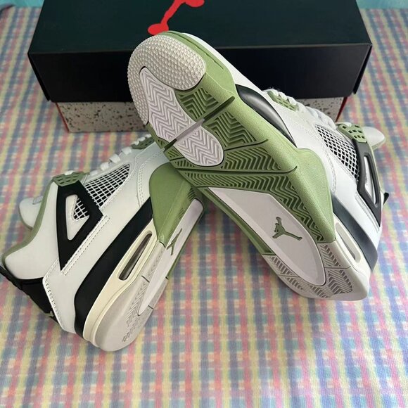 Nike Air Jordan 4 Retro Seafoam Oil Green - Picture 3 of 6